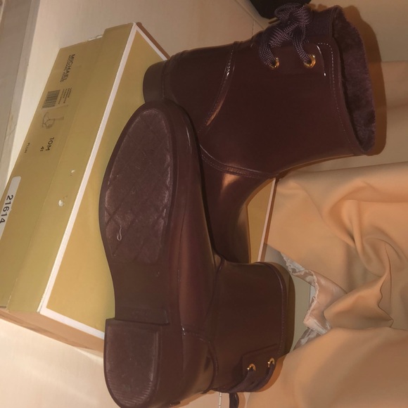 Size 10M - Michael Kors Larson Rain Booties - Picture 3 of 3